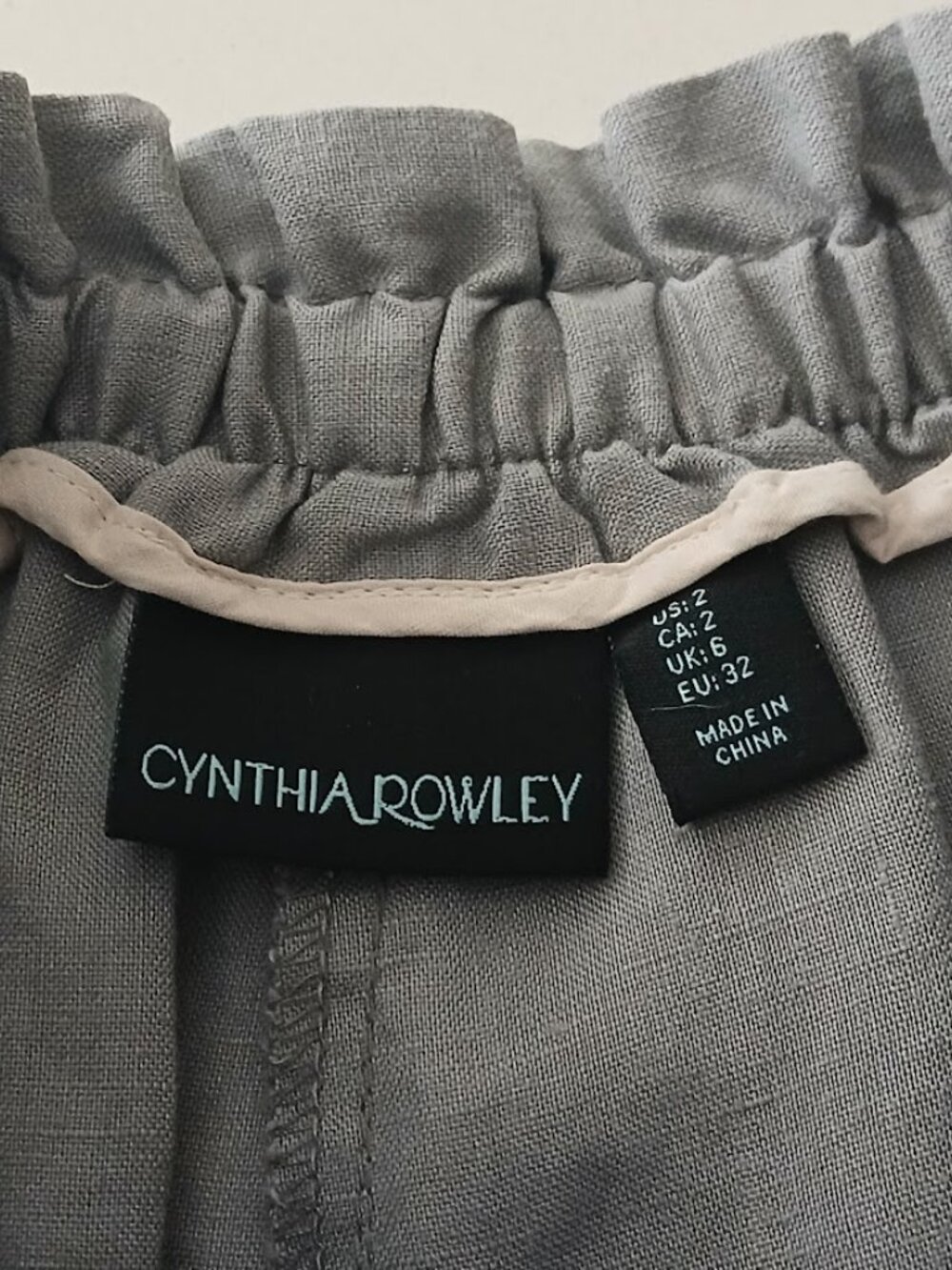 Cynthia Rowley 100% Linen Paper Bag Waist Shorts - size 2 - Picture 3 of 4
